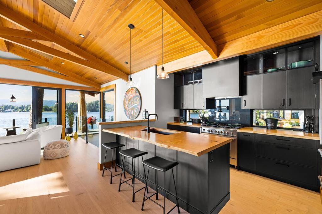 Villa Kingfisher Manor Sooke Exterior foto
